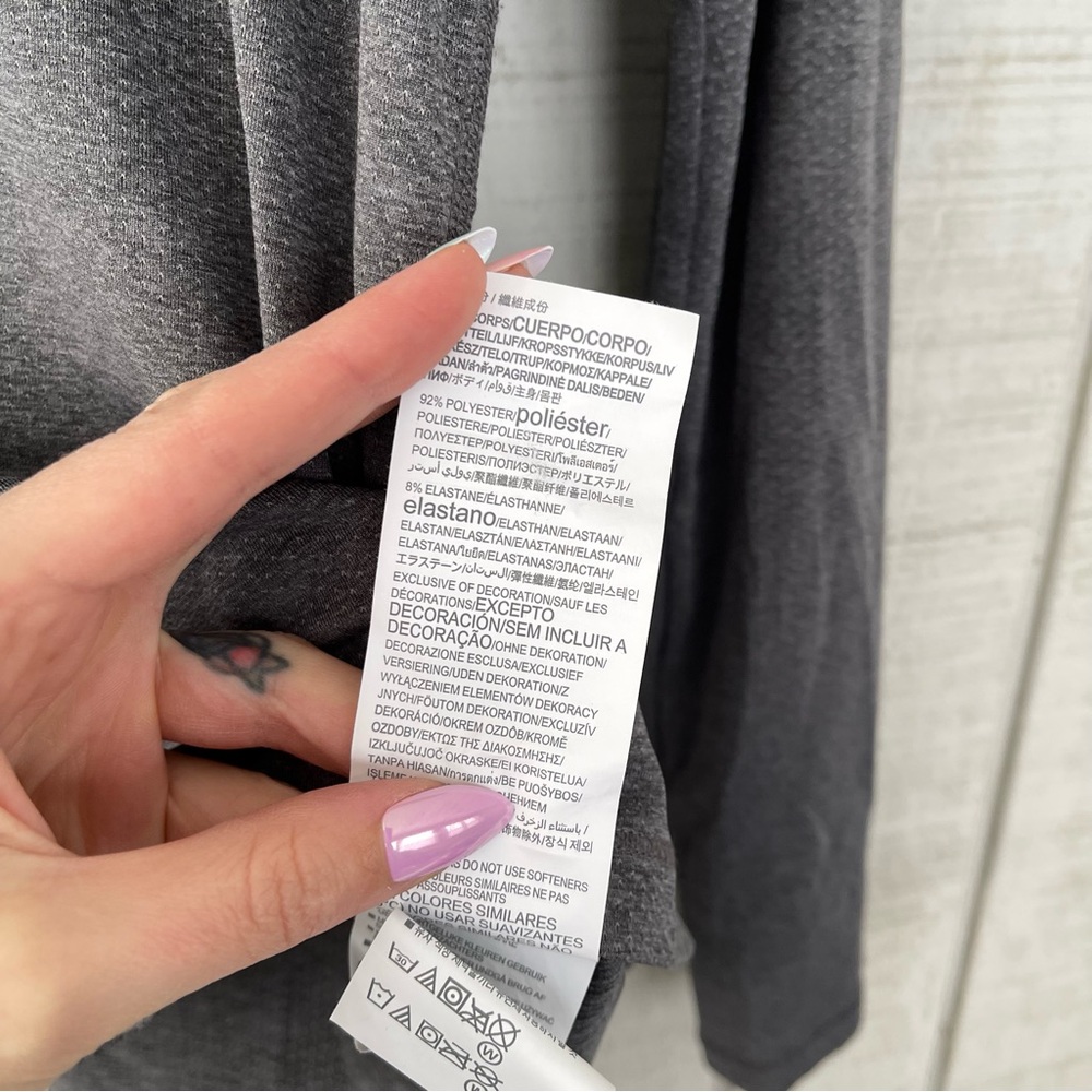 🩶 Under Armour HeatGear Grey Base Layer Top S Athletic Athleisure - Picture 4 of 5